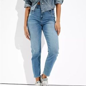 American Eagle Stretch Mom Jean in Campus Bright